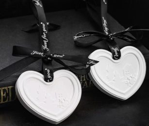 Heart-shaped Gypsum Aromatherapy Tablet (Christmas Cottage Theme) – With Black Printed Ribbon