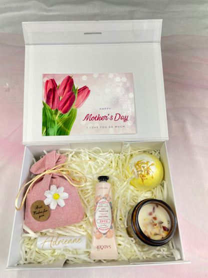 Custom Mother’s Day Gift Box for Mom – Personalized Spa Gift Set with Name, Candle & Bath Bomb