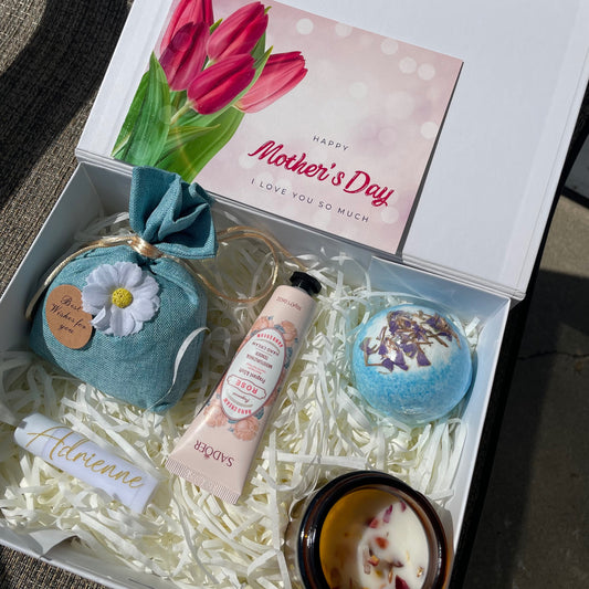 Custom Mother’s Day Gift Box for Mom – Personalized Spa Set with Name, Bath Bomb, Candle & Keepsake Bag