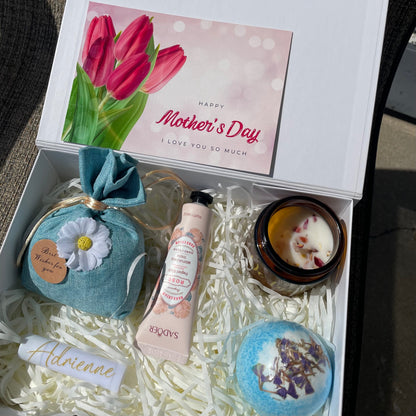 Custom Mother’s Day Gift Box for Mom – Personalized Spa Set with Name, Bath Bomb, Candle & Keepsake Bag