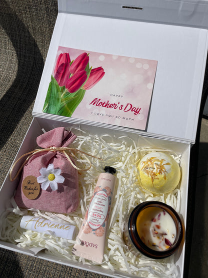 Custom Mother’s Day Gift Box for Mom – Personalized Spa Gift Set with Name, Candle & Bath Bomb